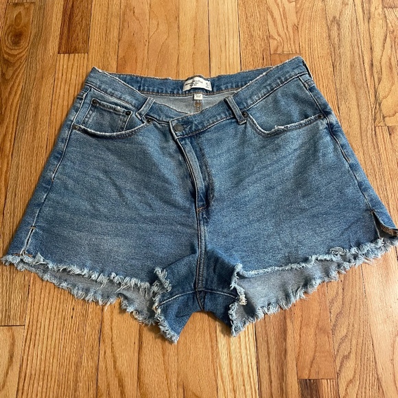 Abercrombie Curve Love High Rise Cutoff Short - Picture 1 of 4